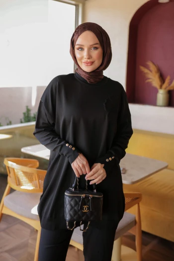 Siyah Çiçek Naıkşlı Soğuk İplik Triko Tunik
