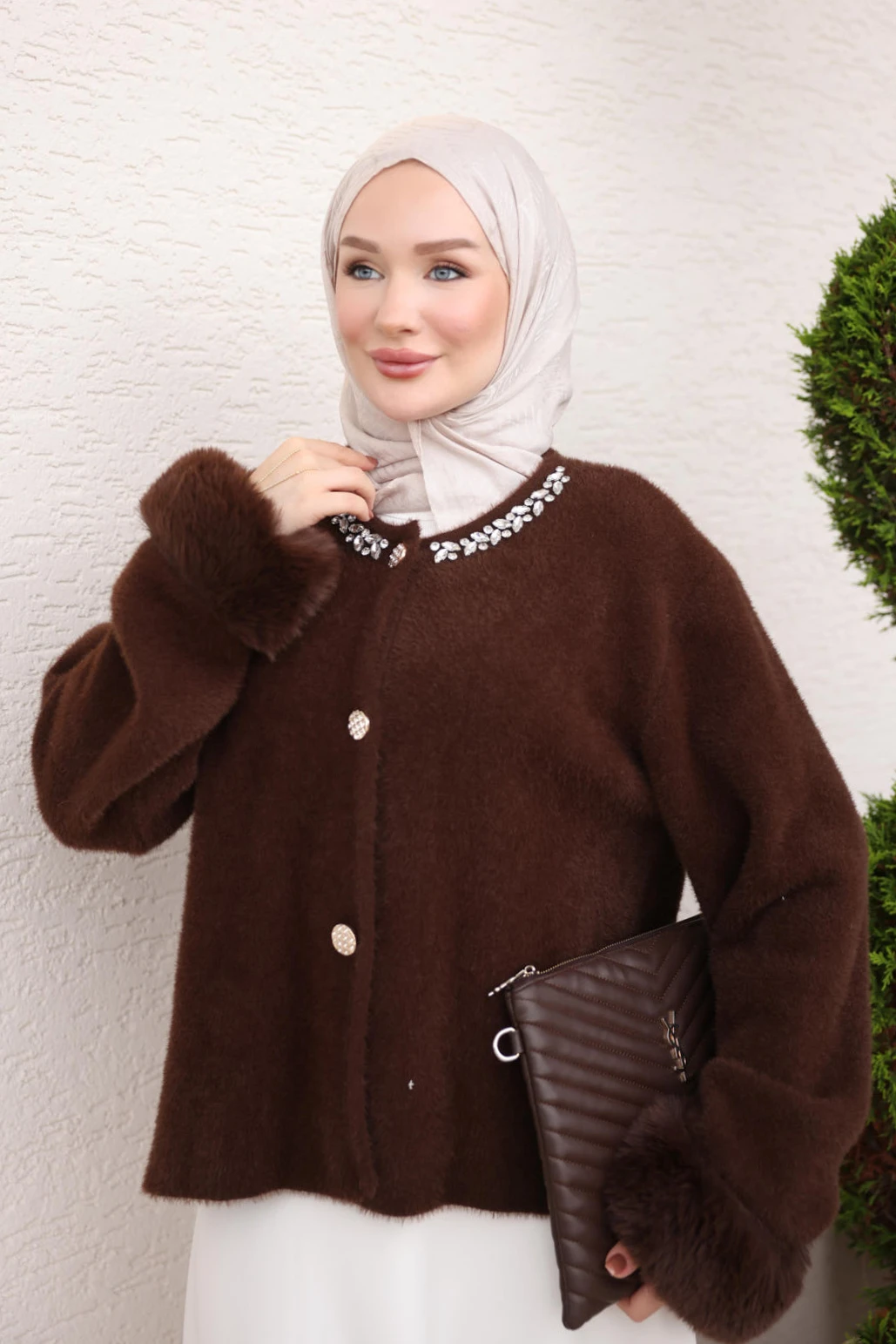 Kahverengi Kol Kürklü Yaka Taşlı Angora Triko Hırka