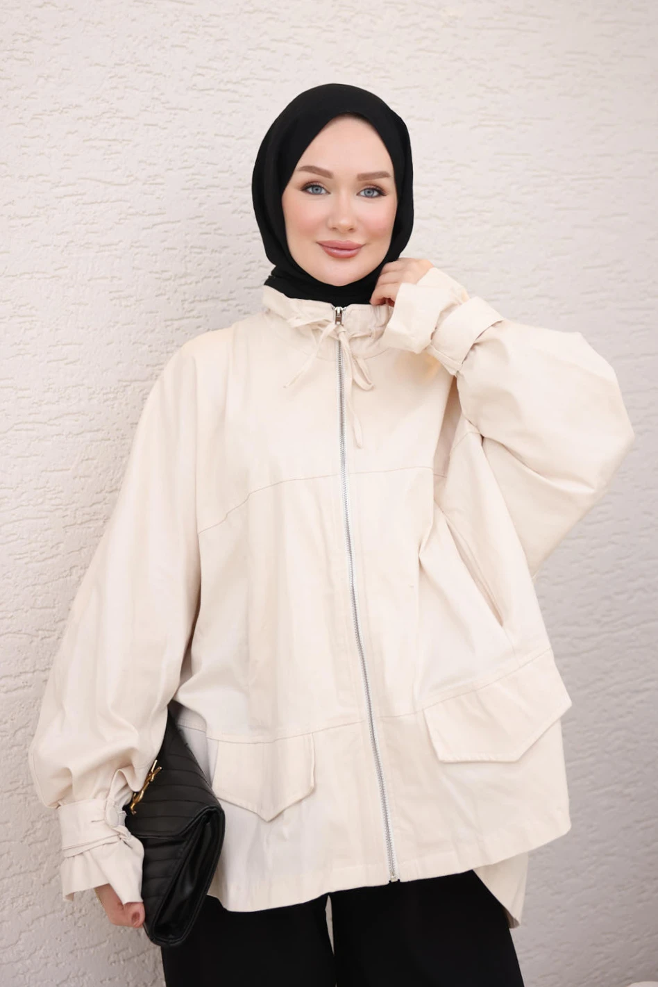 Krem Oversize Yaka Bağlamalı Fermuarlı Ceket