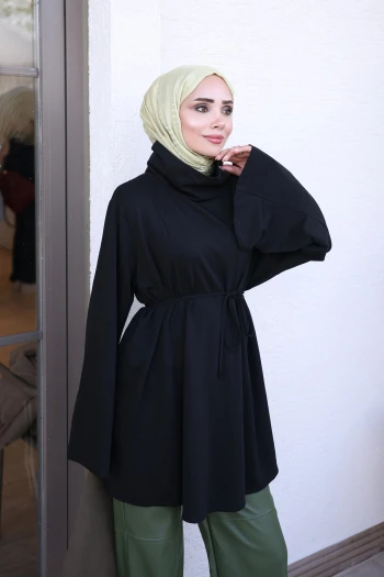 Siyah Bel Bağlamalı Dik Yaka Tunik
