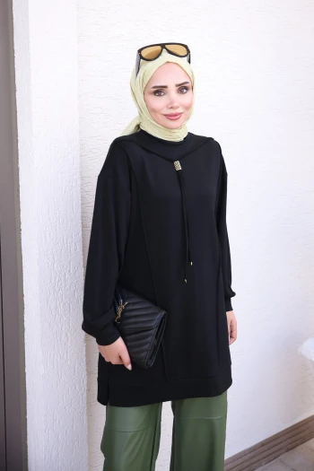 Siyah Önü Çımalı Kol Lastikli Tunik